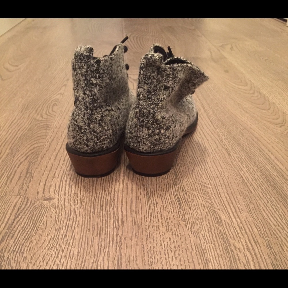 6.5 NWOT Black White Pitch Ankle Boot - Picture 7 of 12